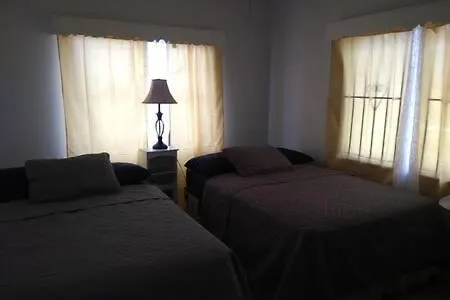 나사우 Hillside Breeze B&B 바하마